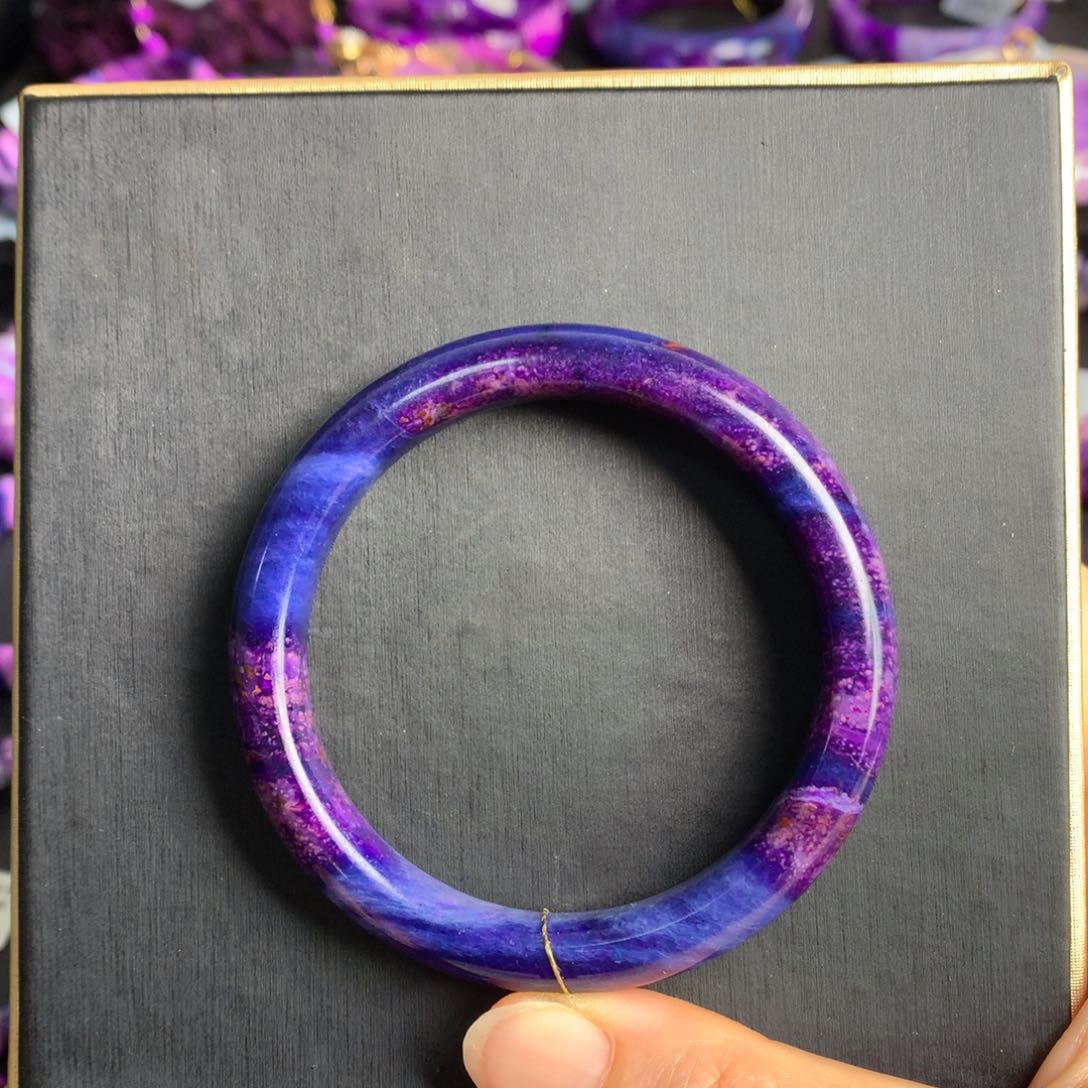 未镶嵌苏纪石（舒俱来）夜莺蓝紫幻彩手镯55圈口