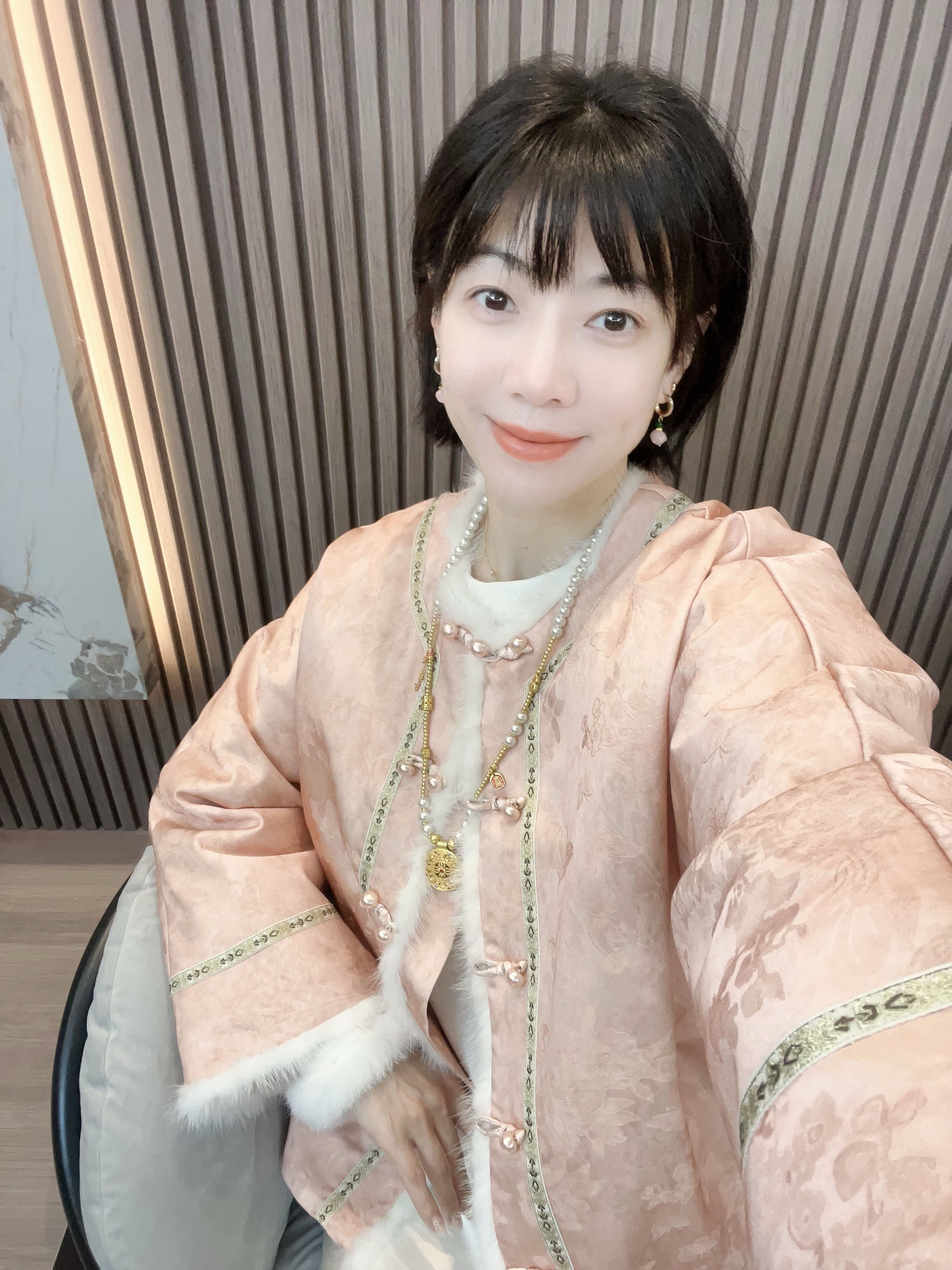 【粉黛羽绒】新中式国风水貂毛蝴蝶提花时尚气质女冬季羽绒外套