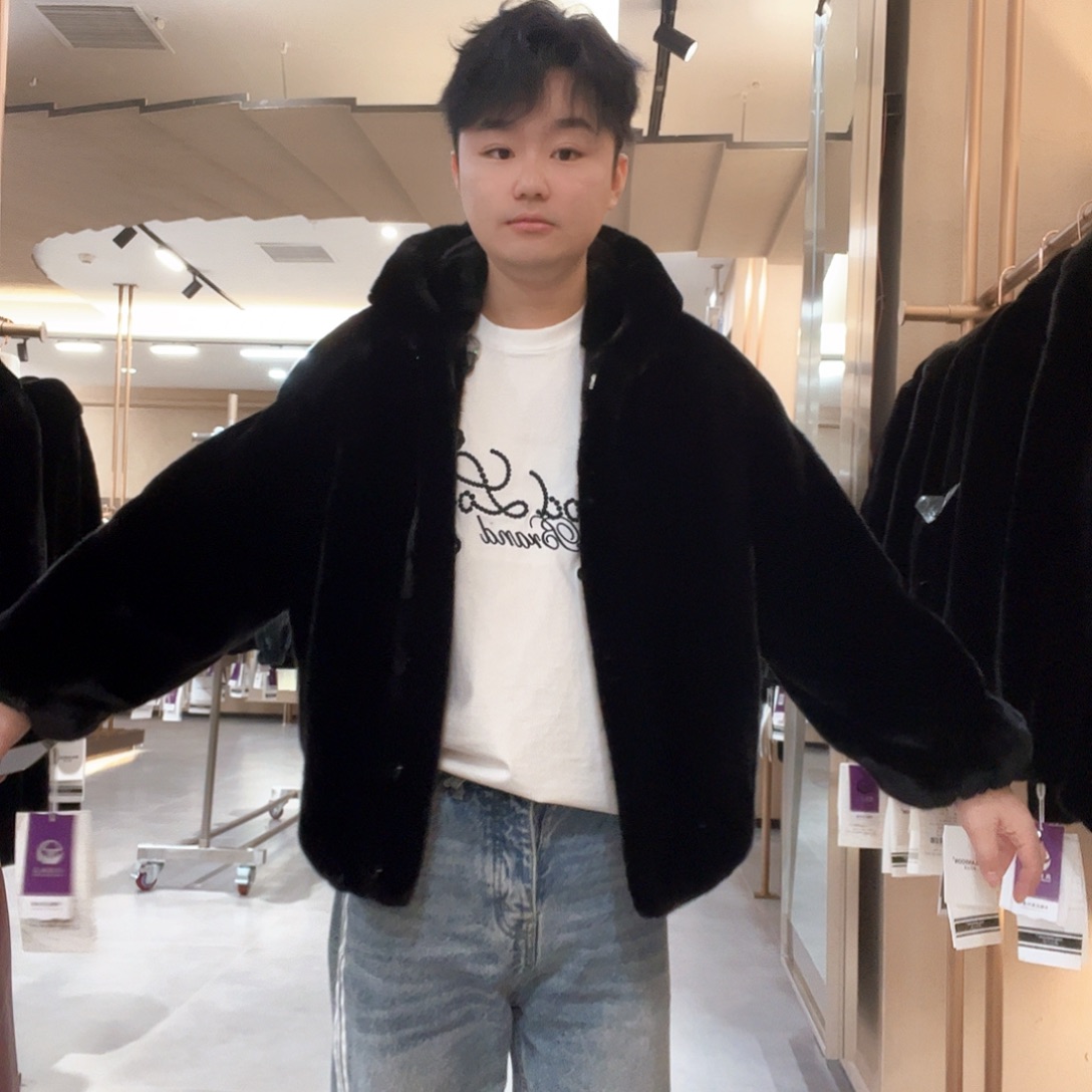 m***。82391本黑增黑色宝嘉美水貂外套