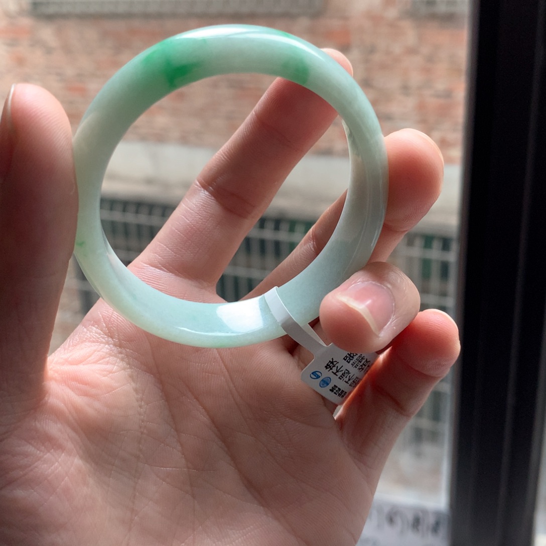 翡翠手镯（贵妃镯）未镶嵌翡翠手镯