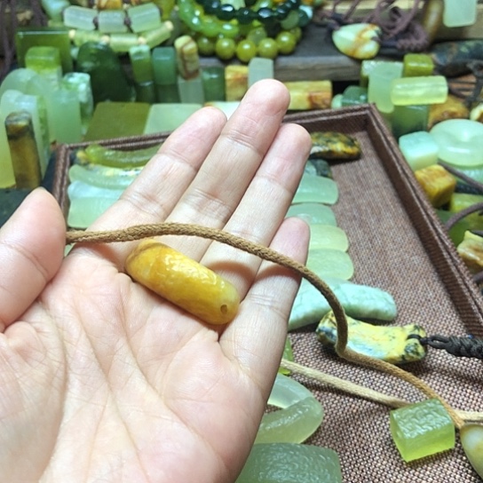 未镶嵌岫玉吊坠N****?