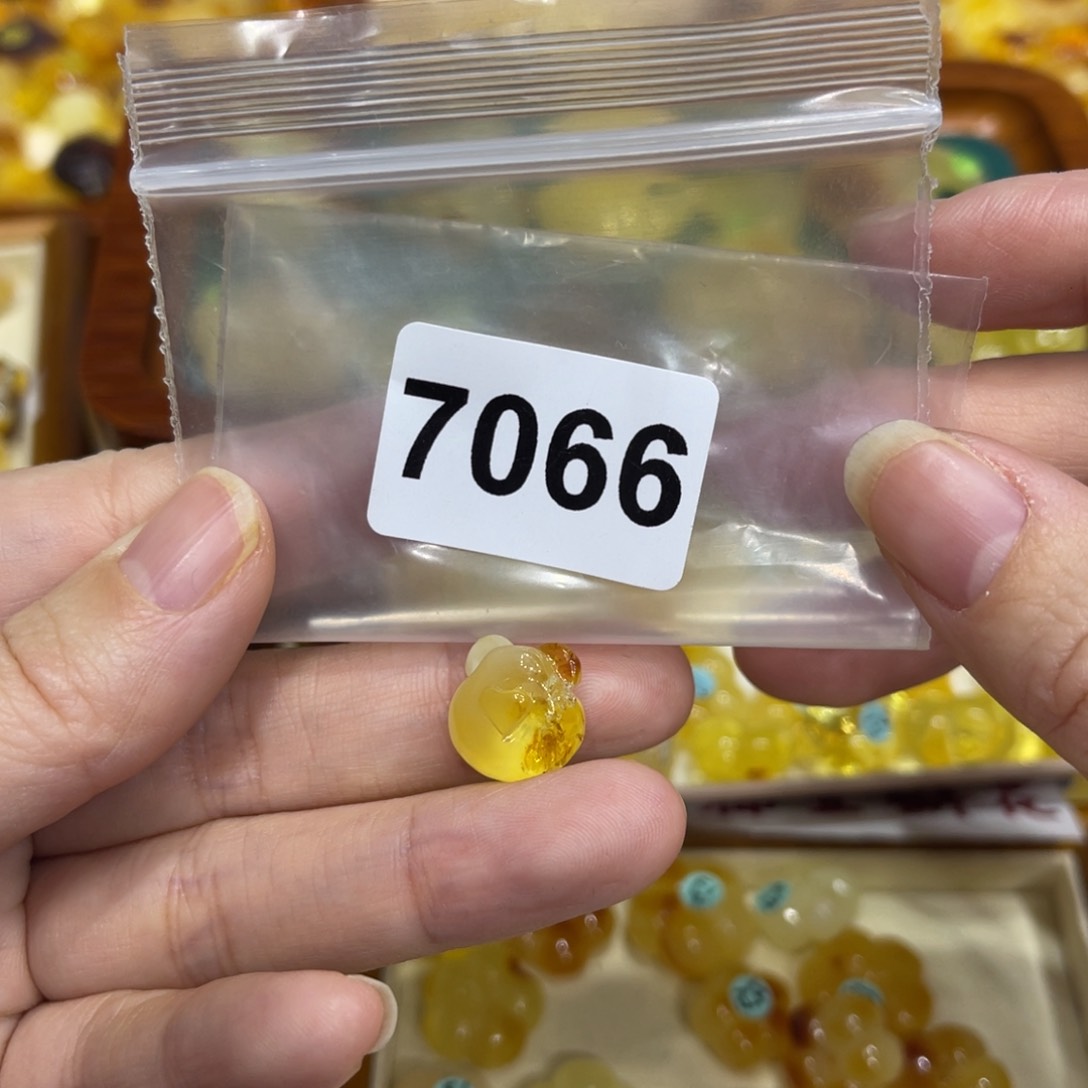 琥珀珠宝奇石未镶嵌