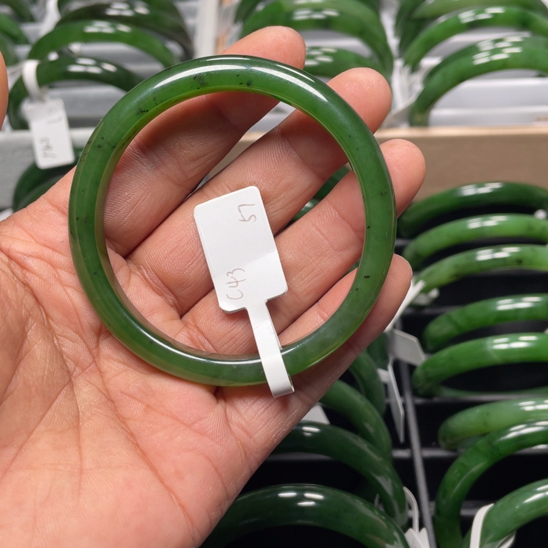 新***子和田玉（碧玉）未镶嵌手镯