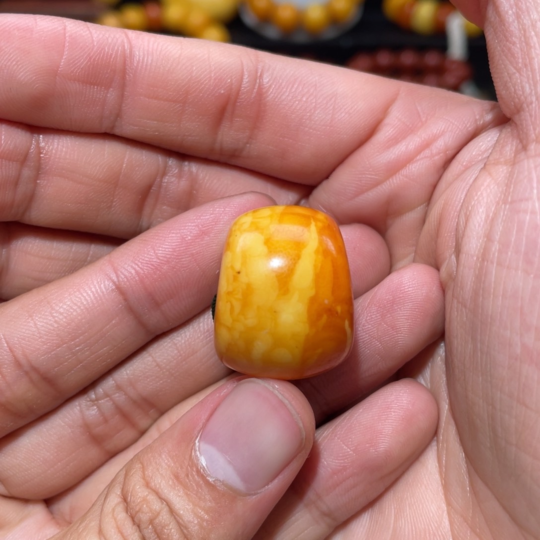 【闪购商品】琥珀裸石未镶嵌流*兔马蹄