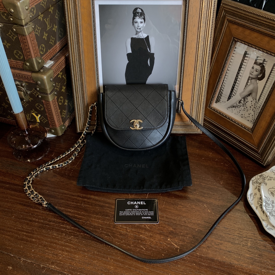 95新 Chanel/香奈儿 香奈儿 黑金菱格纹斜挎包卡26/sp24408