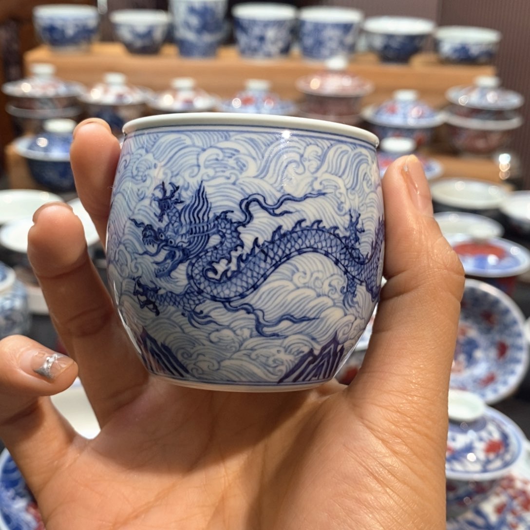 没底款龙主人杯柴窑手绘