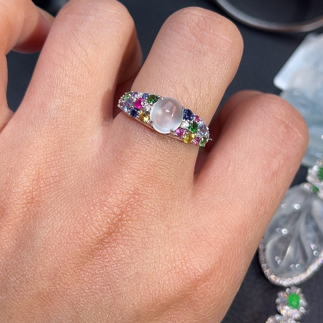 翡翠18K金镶嵌戒指蛋面