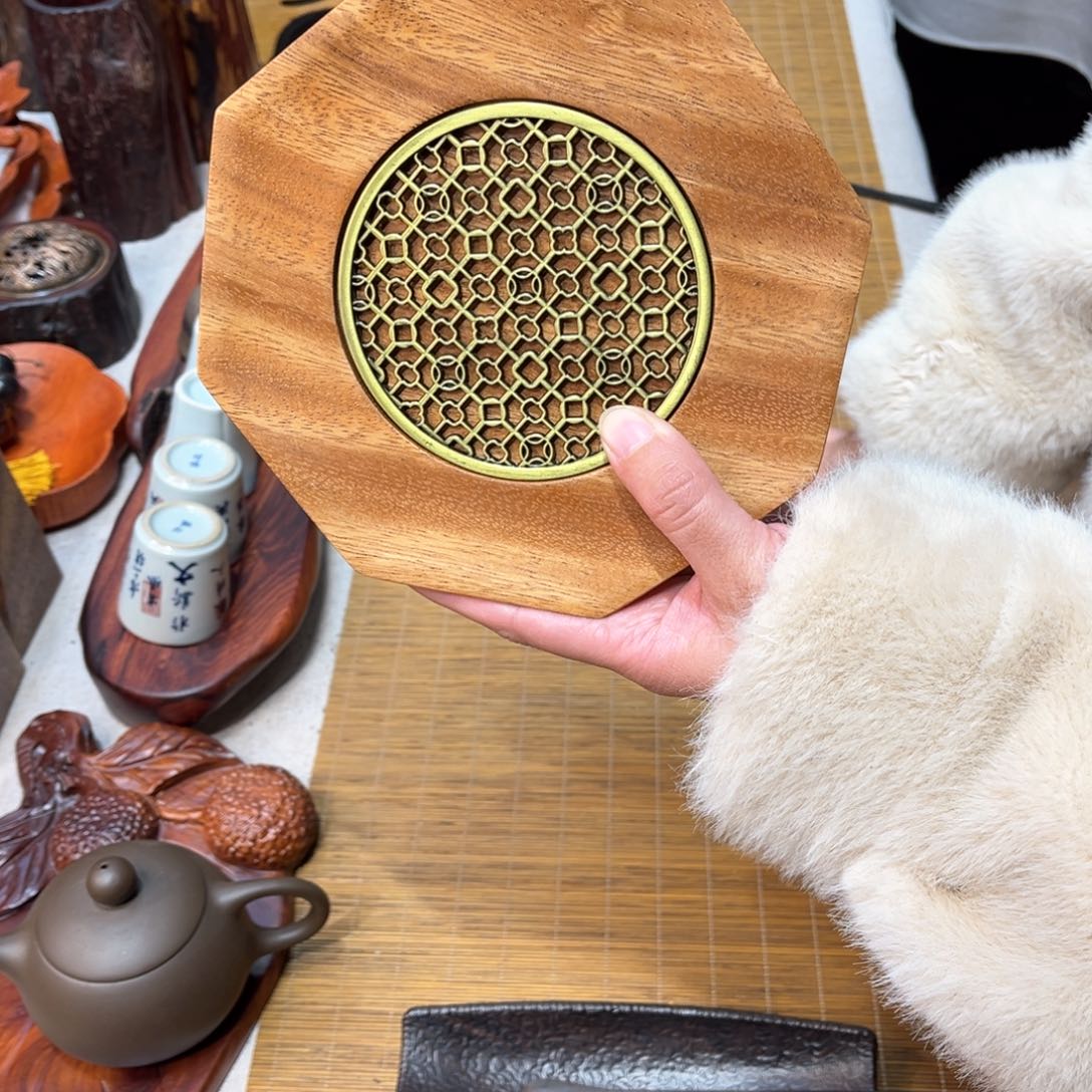 南美胡桃木八角壶承