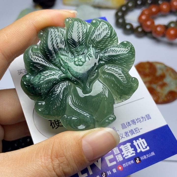 翡翠颈饰未镶嵌翡翠