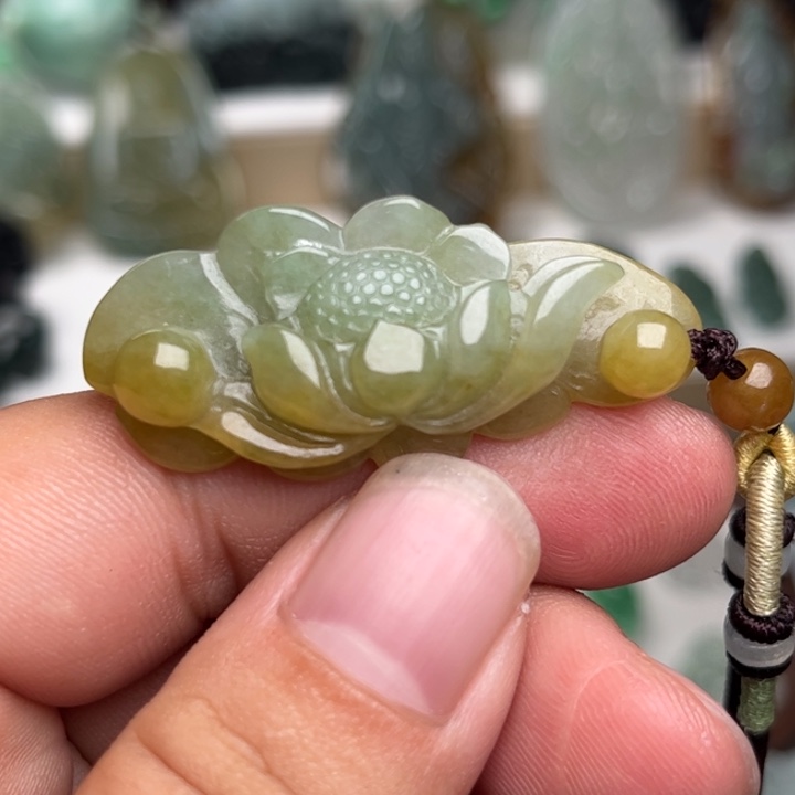 颈饰未镶嵌翡翠荷花