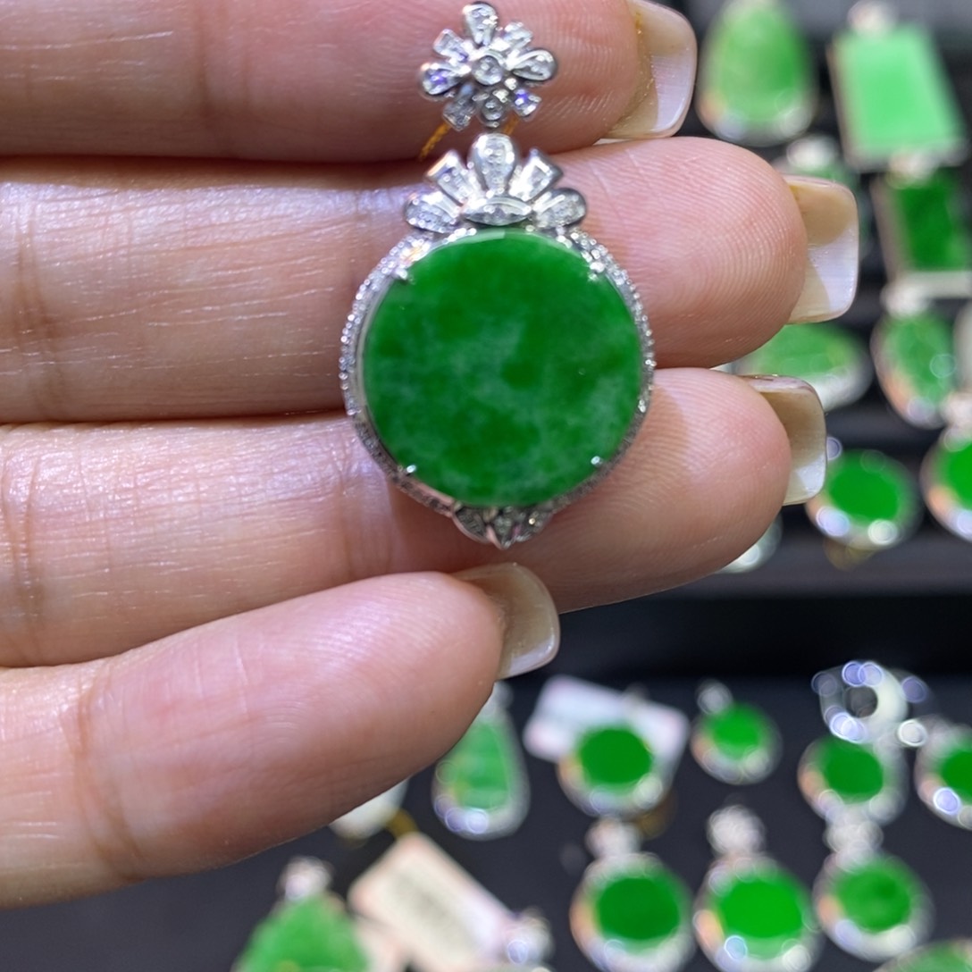 翡翠18K金镶嵌吊坠(不含链)吊坠