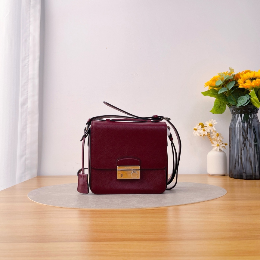 95新 Prada/普拉达 邮差/单肩包/2851