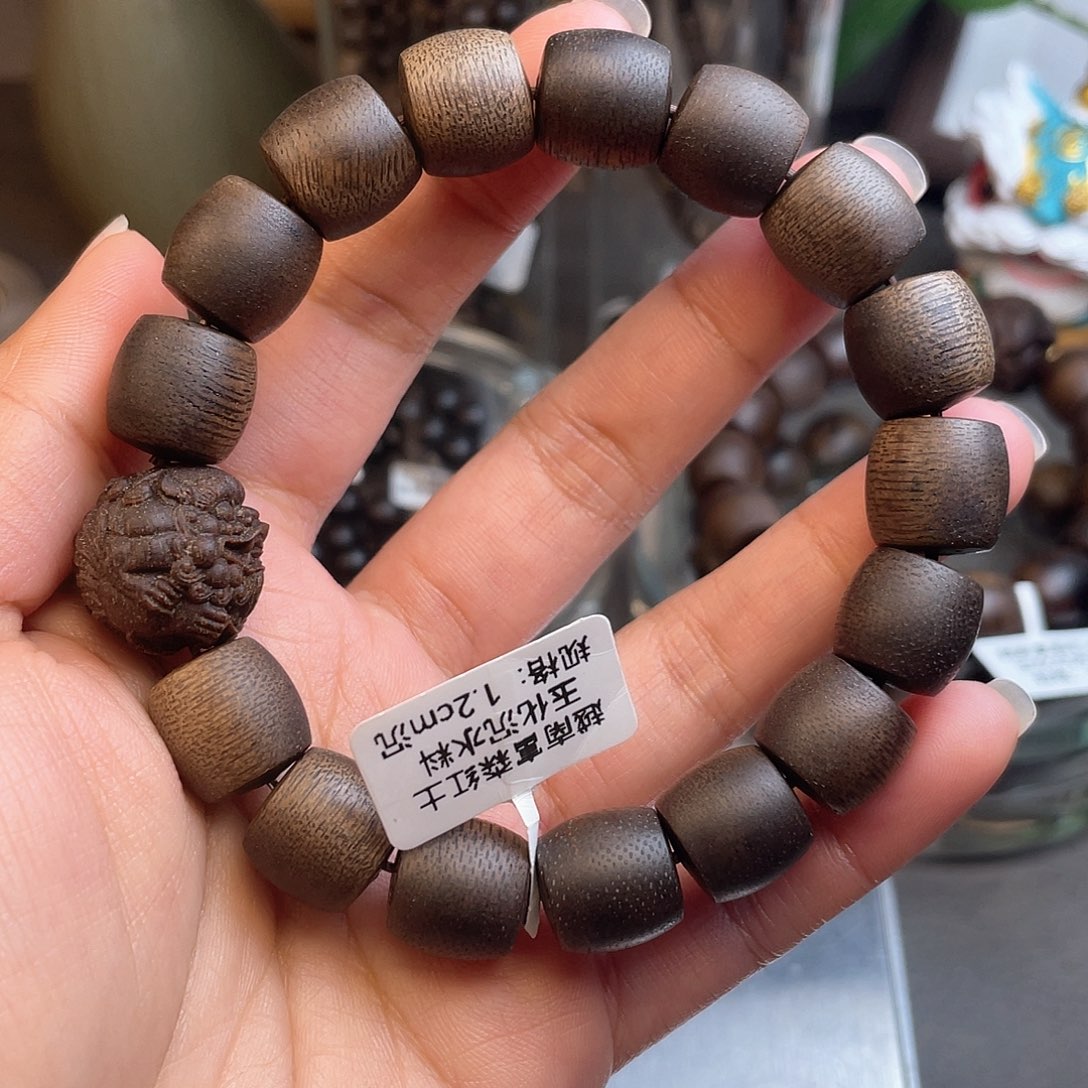 沉香手串富森红土老料