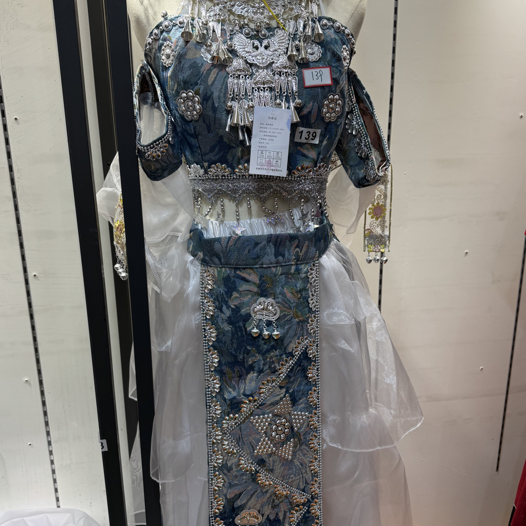 西域风情苗族蜡染旅拍写真摄影服装少女款