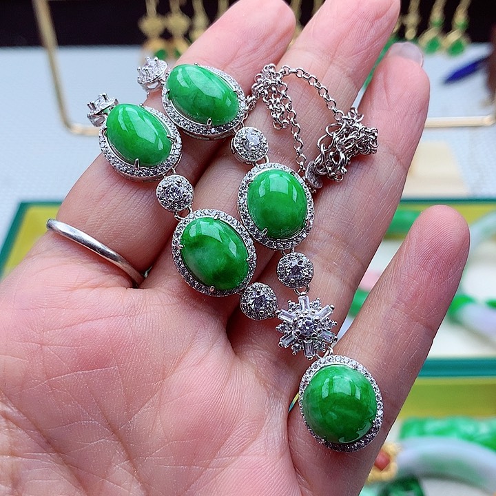 翡翠颈饰银S925镶嵌翡翠