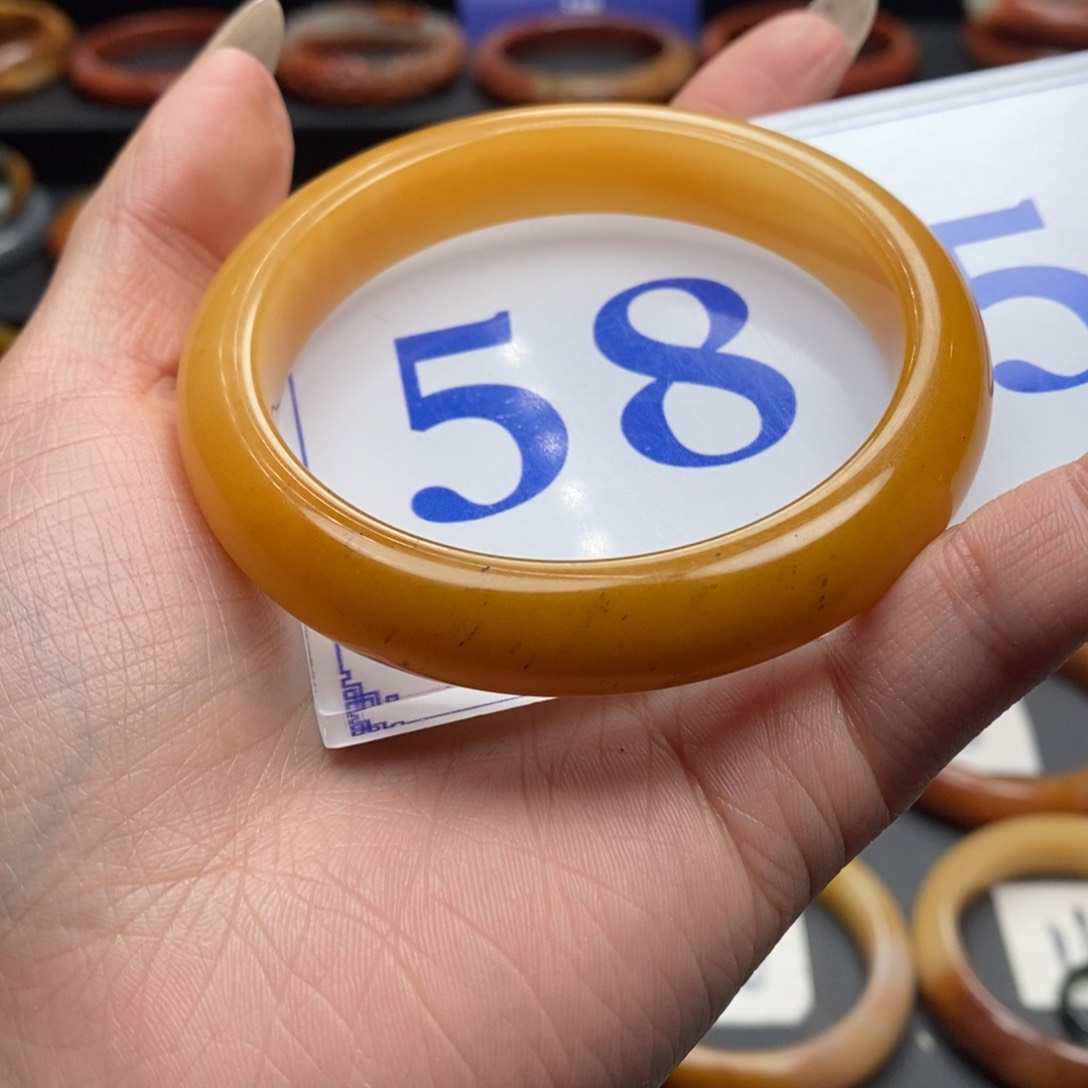 石英质玉（黄龙玉）手镯未镶嵌