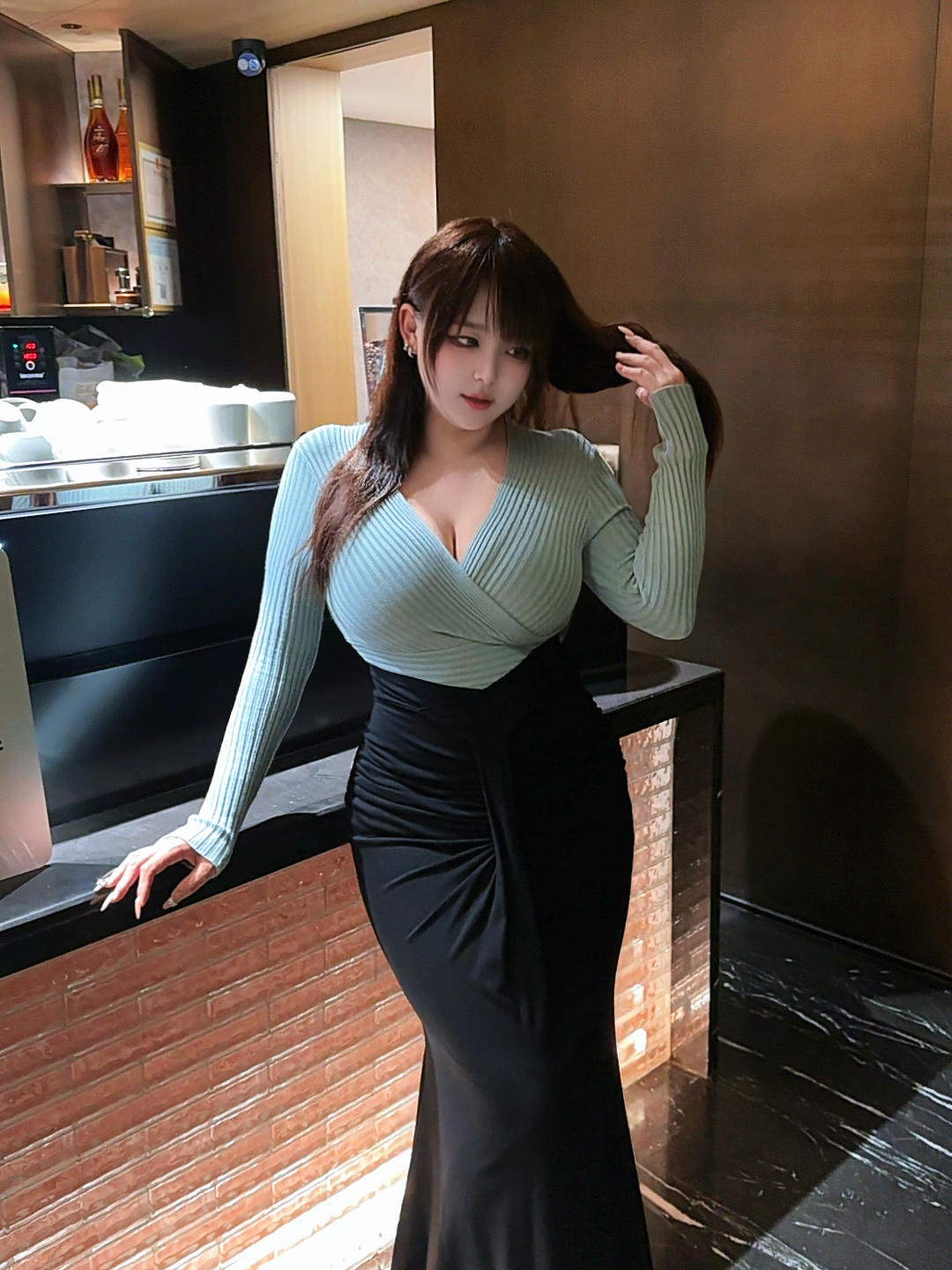 长袖螺纹常规修身型女包臀V领T恤不规则修身针织褶皱