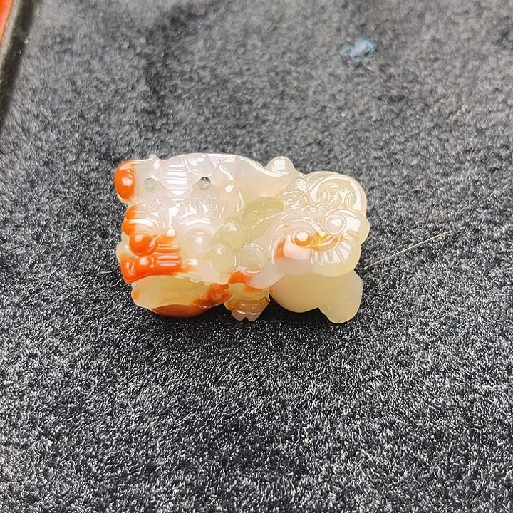 石英质玉（黄龙玉）颈饰未镶嵌