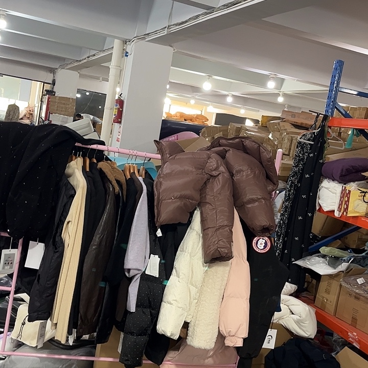 粉色衣架。150*153