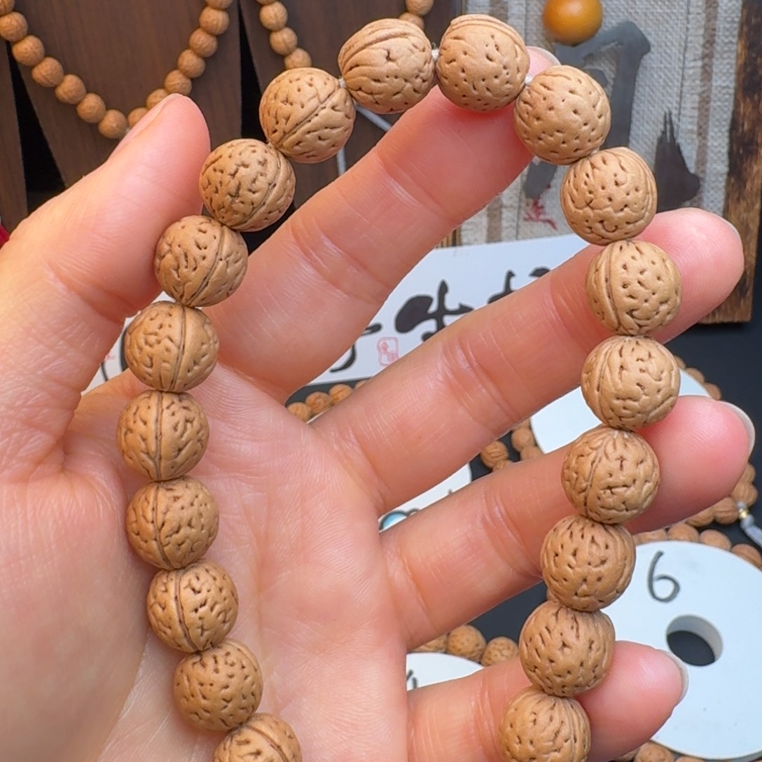 王***下手串桃核11➕野生肌肉手持