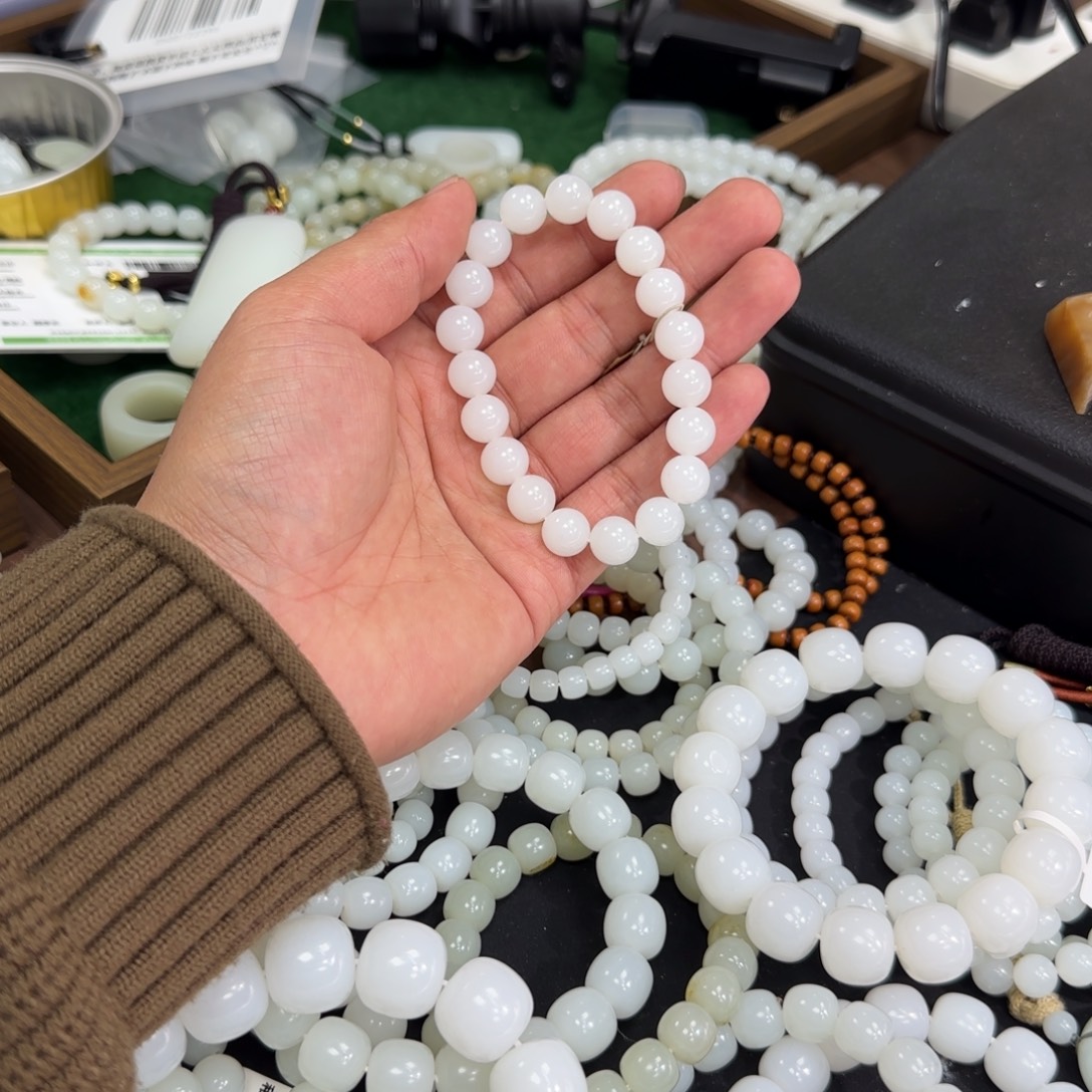 大***来和田玉未镶嵌手链