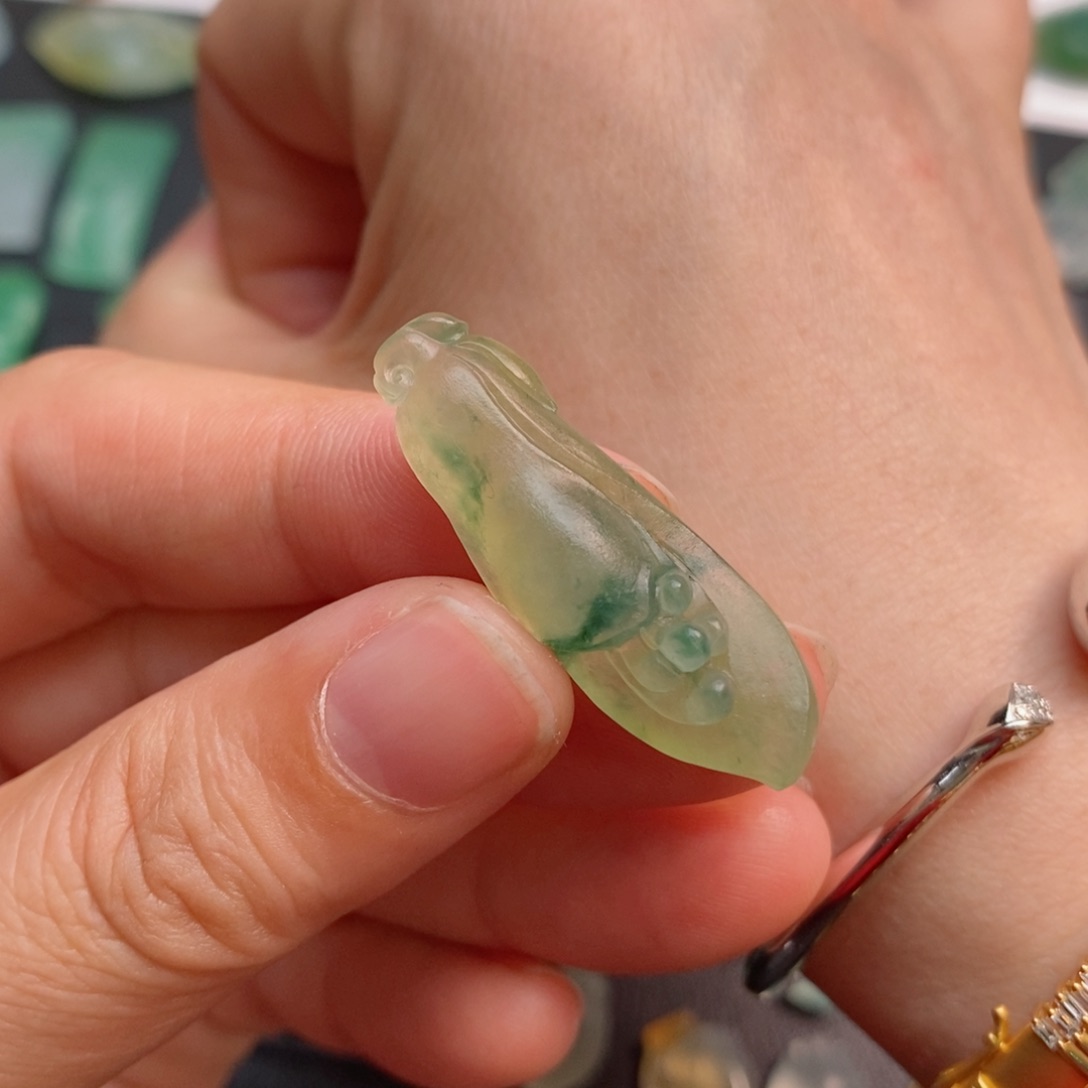 定制翡翠未镶嵌玉兰花