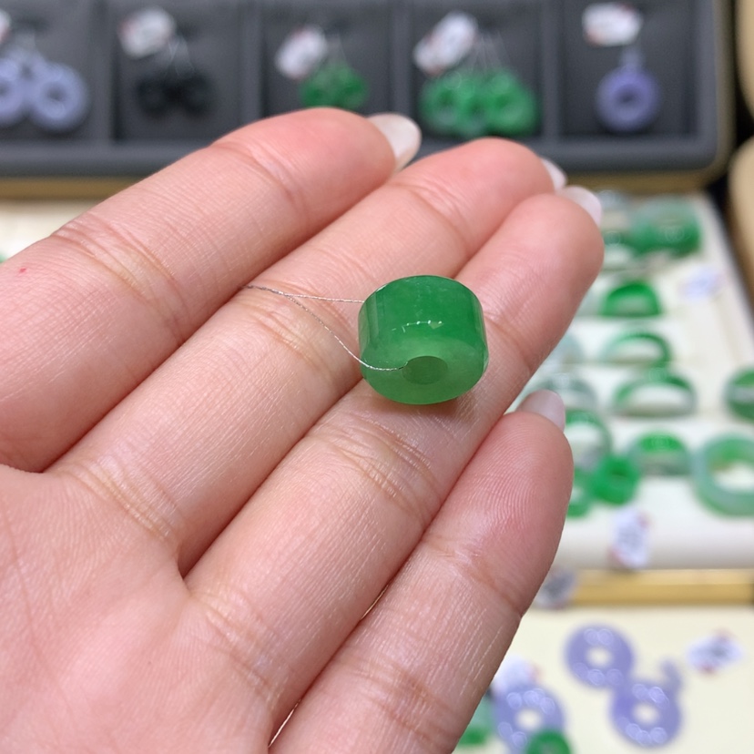 【闪购商品】翡翠戒指未镶嵌满冰绿路路通