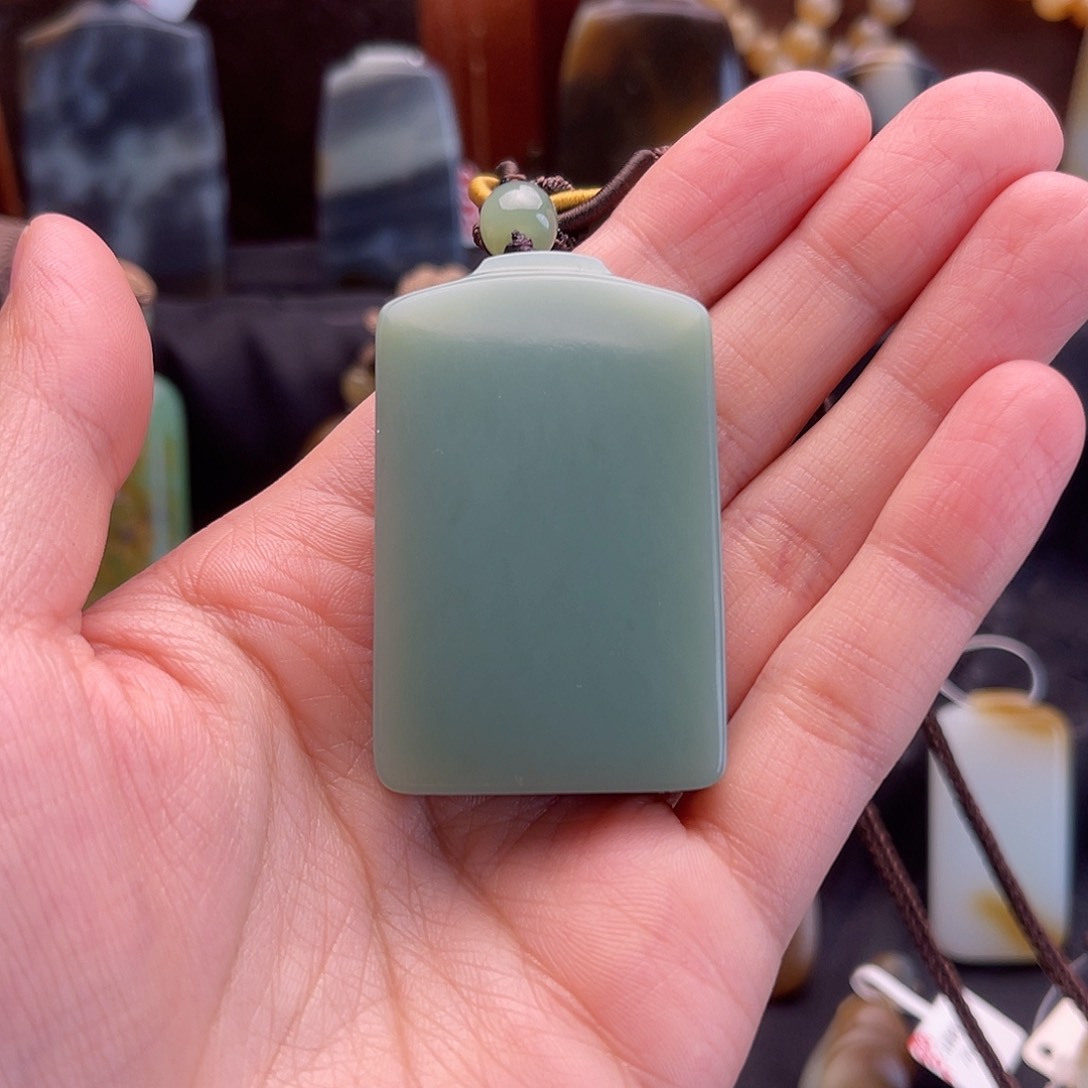 和田玉未镶嵌颈饰兰*