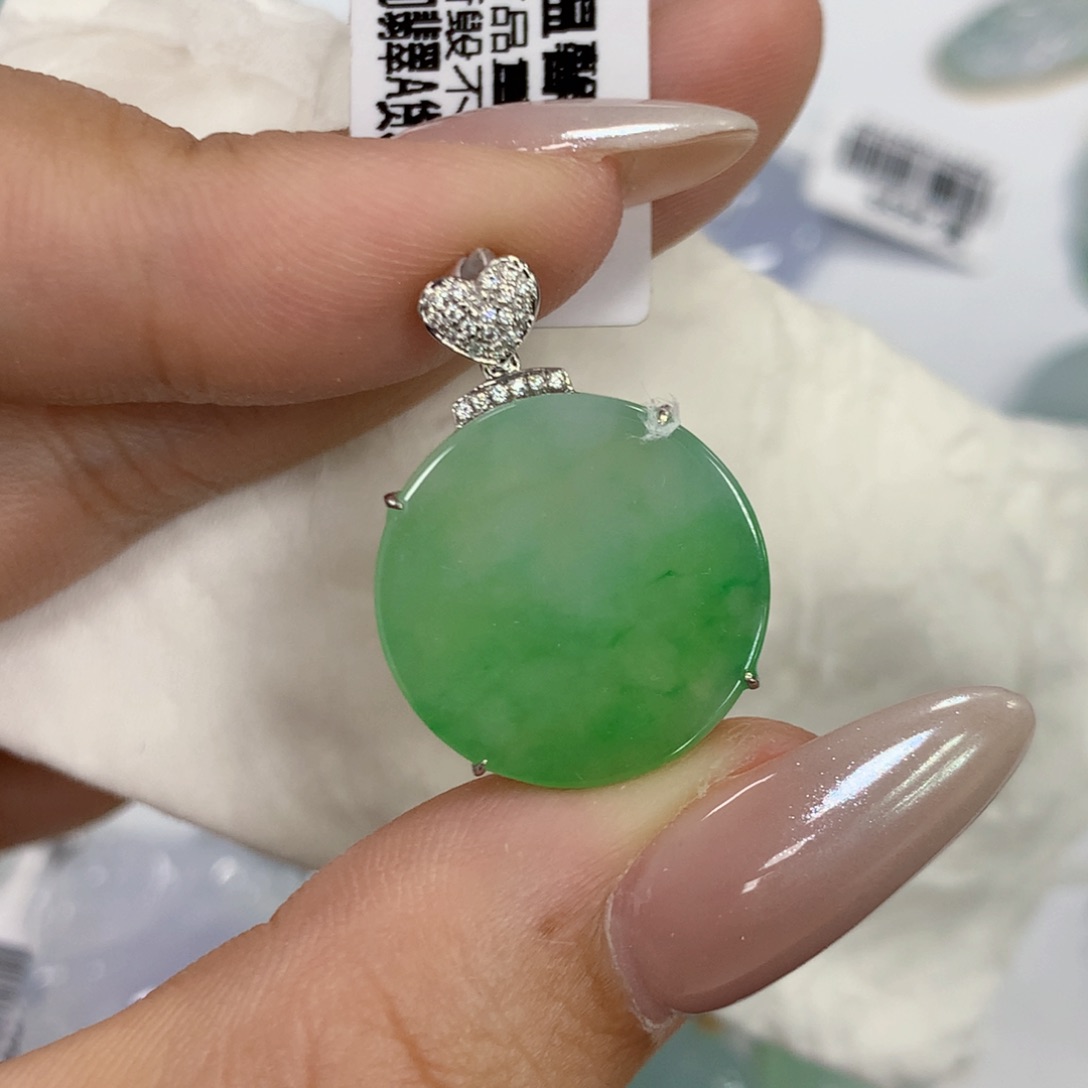 颈饰18K金镶嵌翡翠