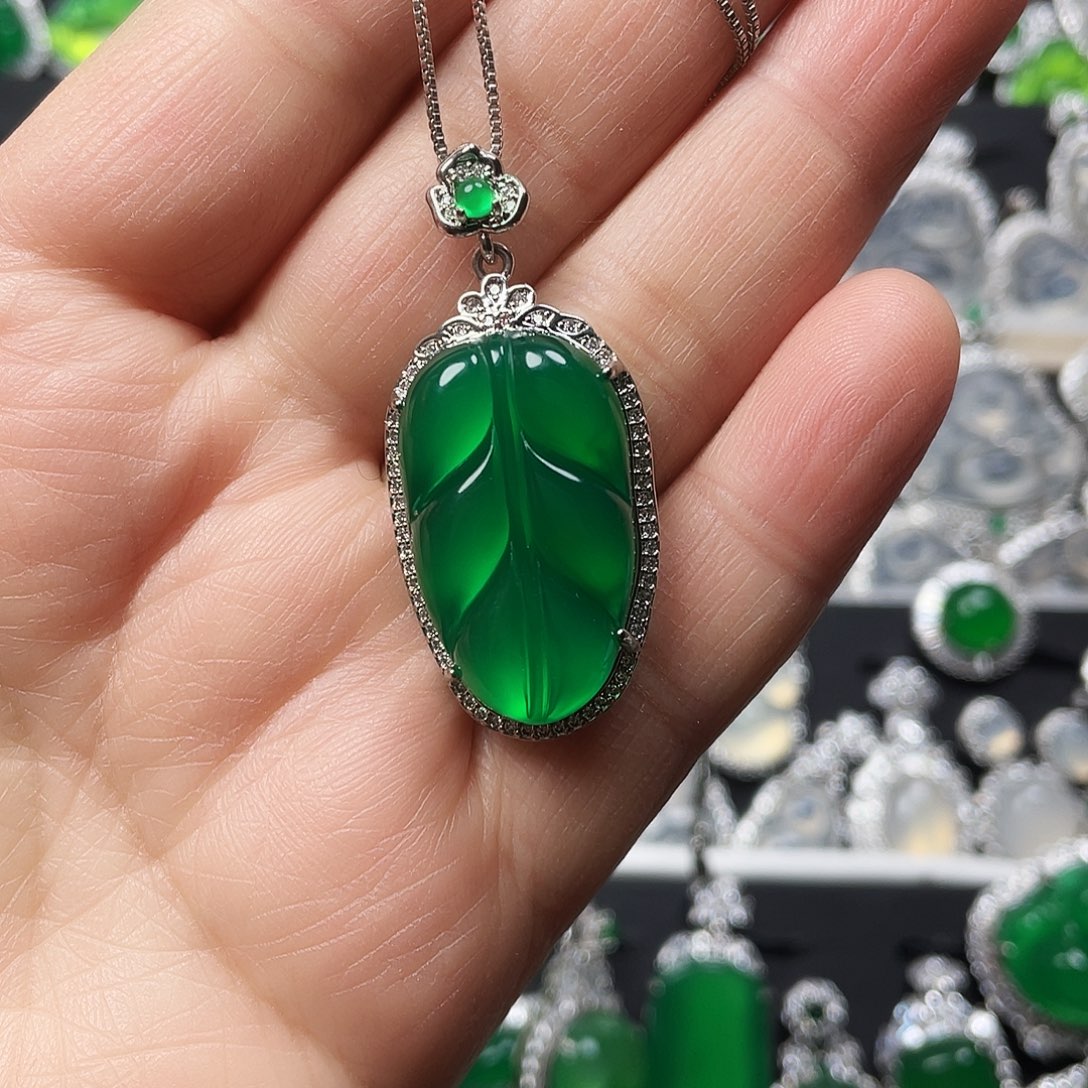 玛瑙/玉髓颈饰合金