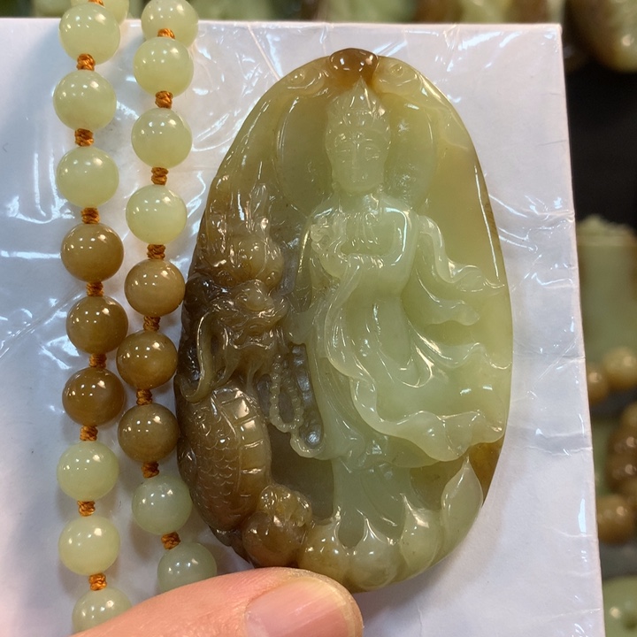 颈饰未镶嵌和田玉鸿****尔