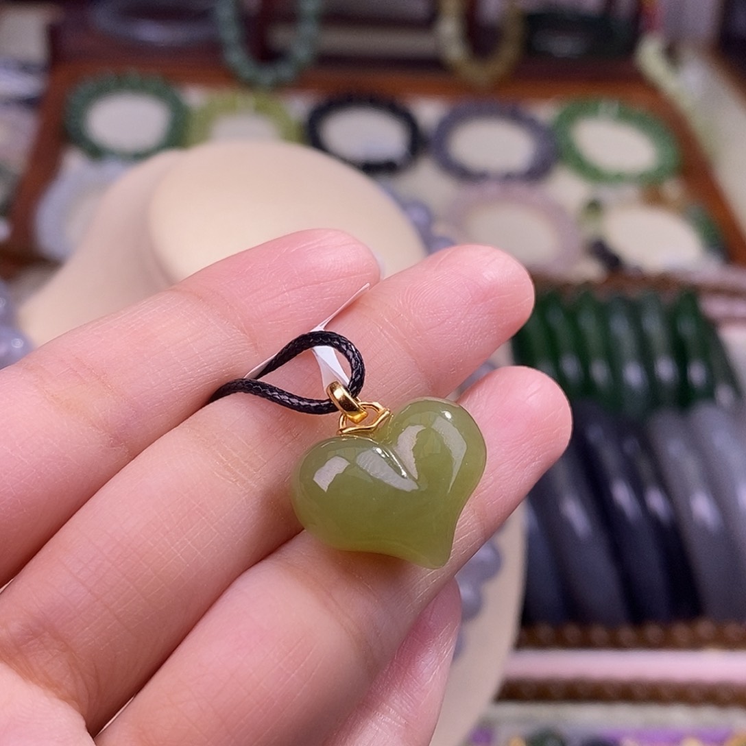 颈饰未镶嵌和田玉福利价银镶黄口