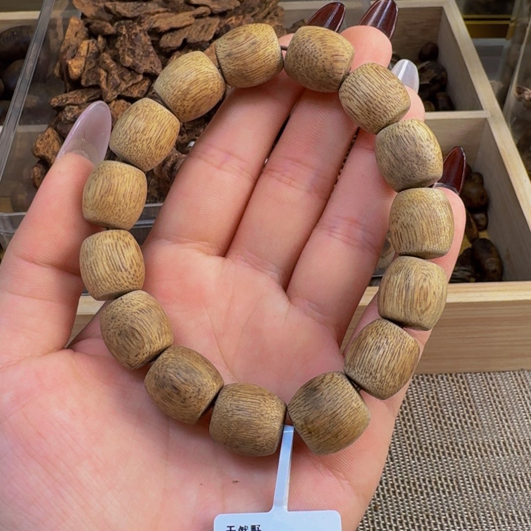 沉香吊坠田*天然野黄油格单曲1.4