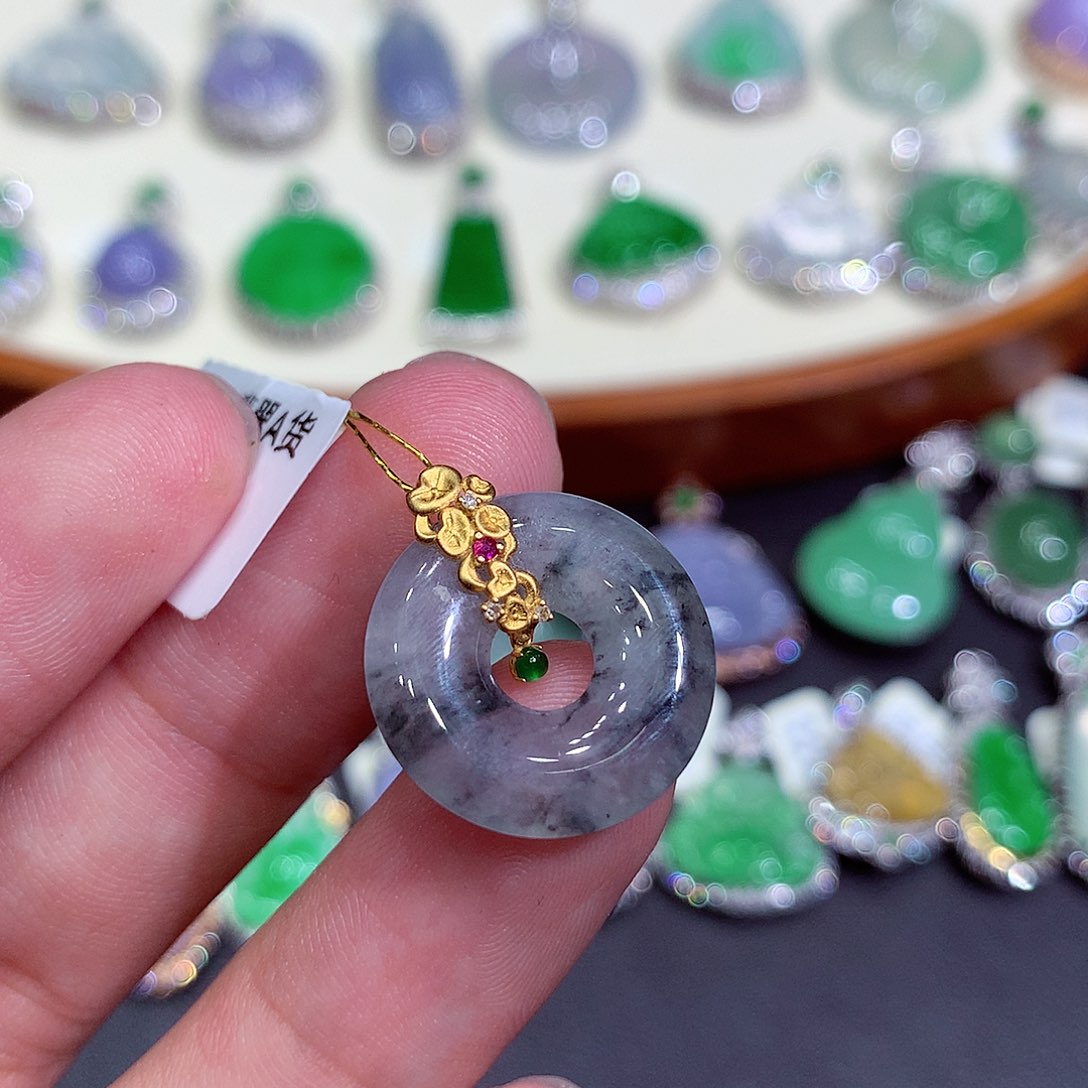 翡翠吊坠(不含链)18K金镶嵌