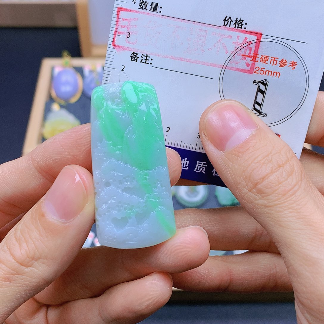 翡翠未镶嵌颈饰翡翠