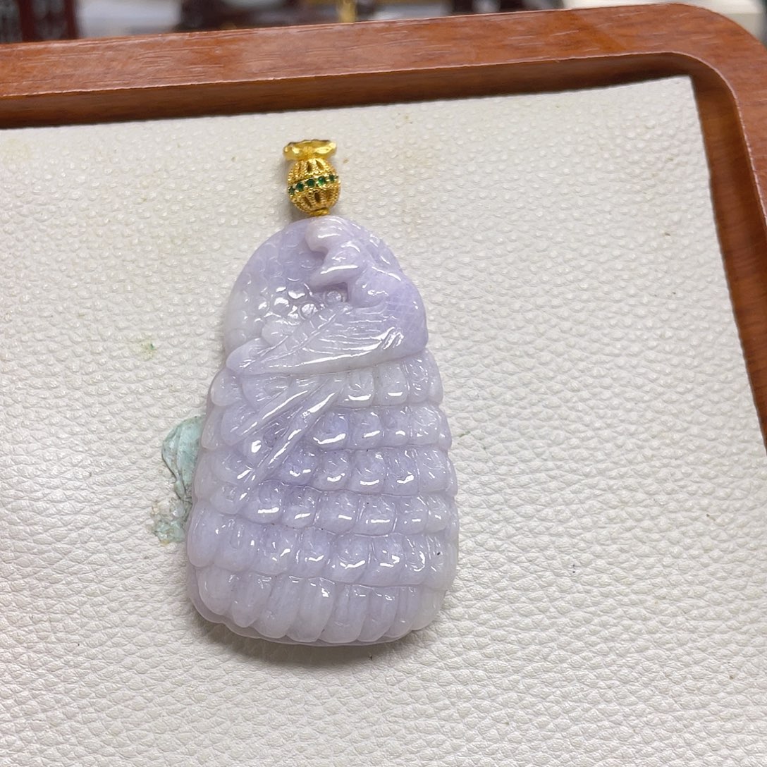 翡翠未镶嵌颈饰孔雀