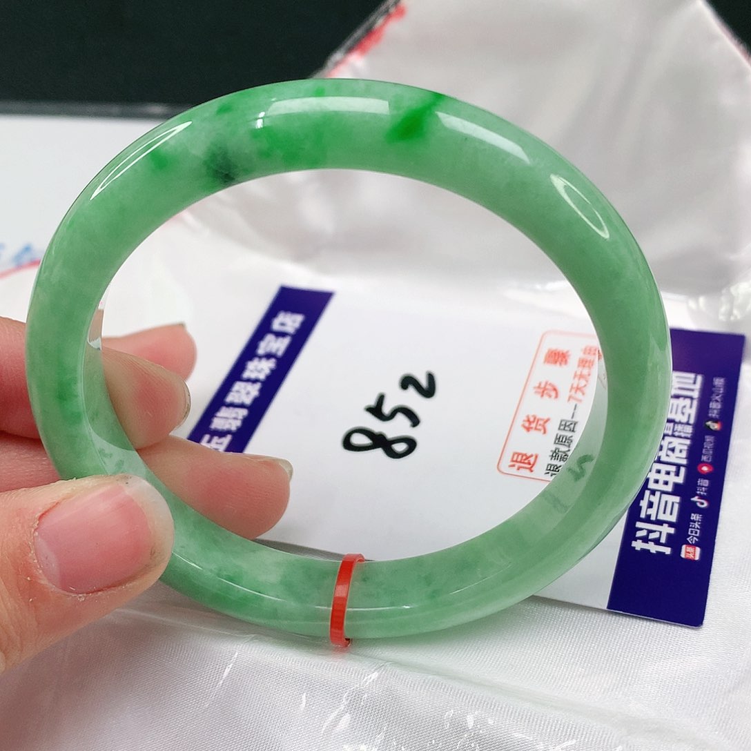 翡翠手镯未镶嵌翡翠