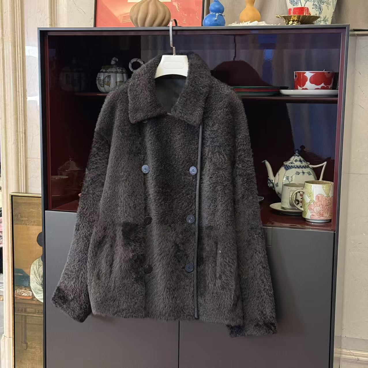 《日本拉贡》MYL 2025秋冬羊皮皮毛一体深灰拉贡双排扣两面穿皮草