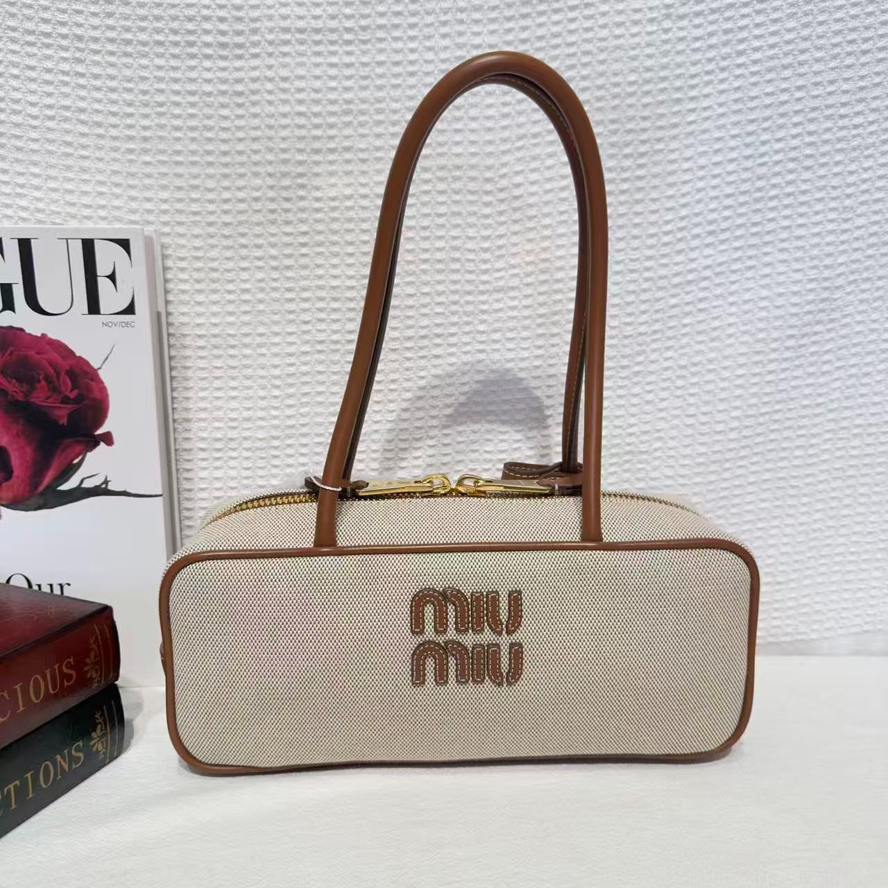 未使用 MIU MIU/缪缪 壹所奢品/保龄球中号/三代帆布拼皮新款全新