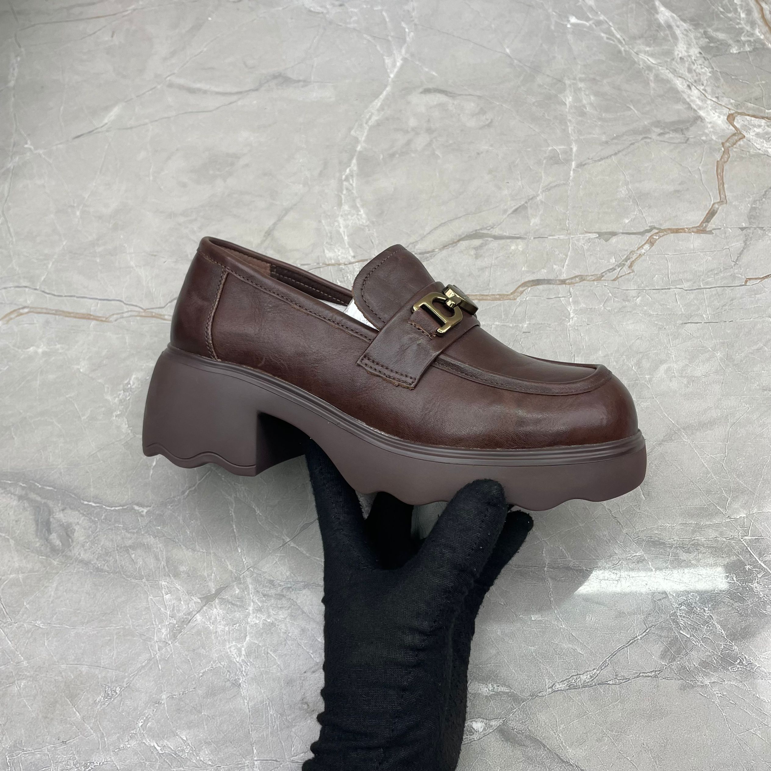 单鞋女（牛皮）10341孤品c区39码