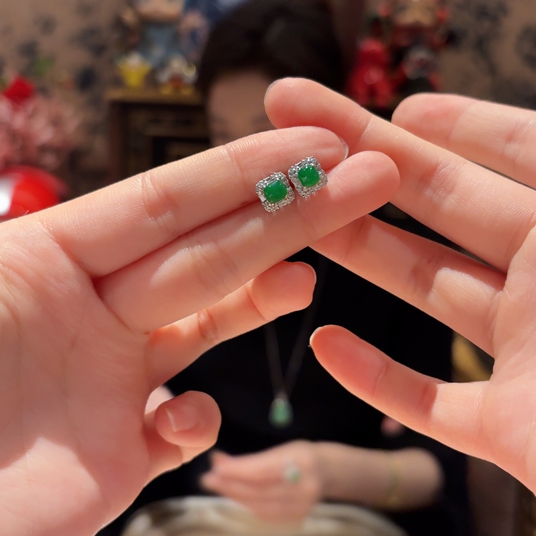 翡翠耳饰18K金镶嵌耳饰