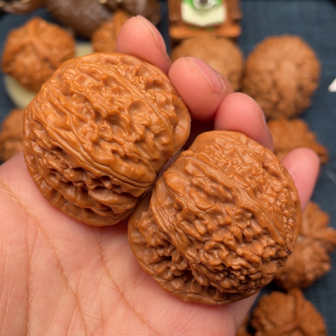 文玩核桃把件43精品老树球白粉红皮