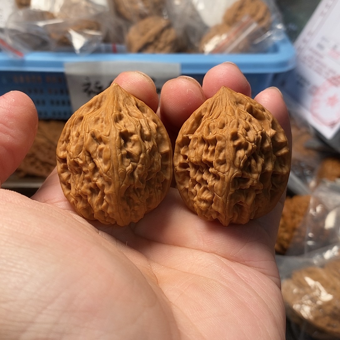 1文玩核桃油皮鸡心35-373