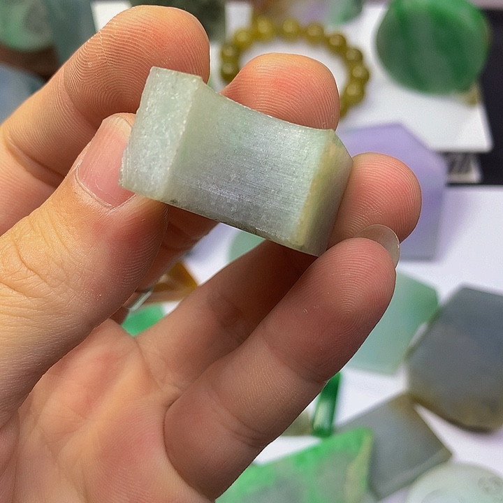 翡翠挂件未镶嵌料子