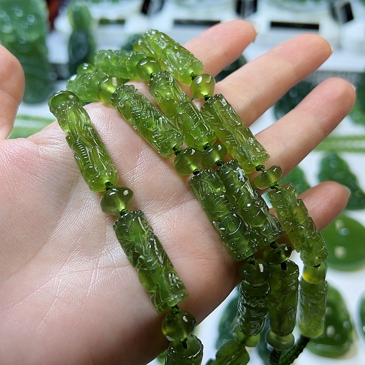 蛇纹石玉颈饰未镶嵌只****气