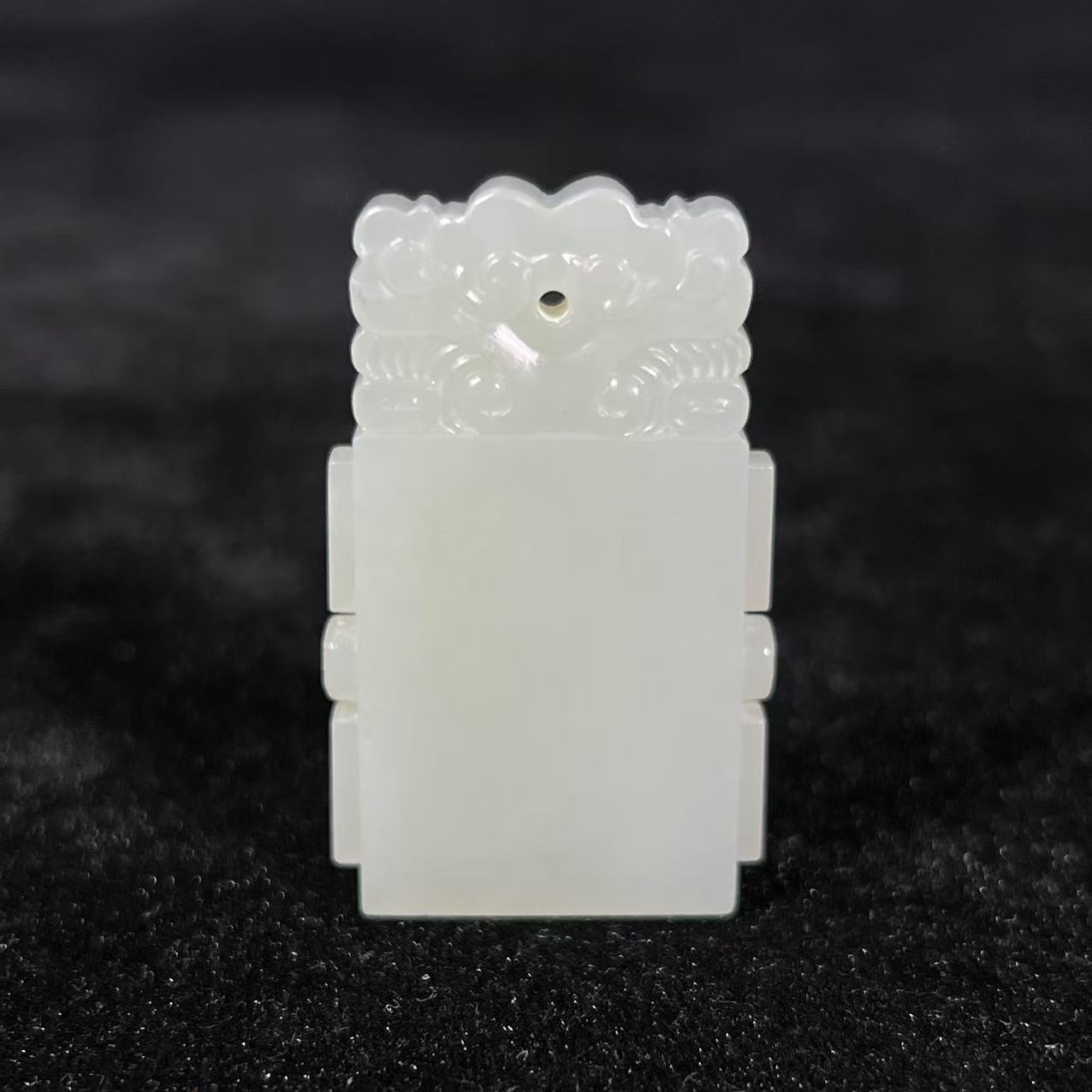 Lot26:  和田玉平安无事牌H:4.6cm/22.8g