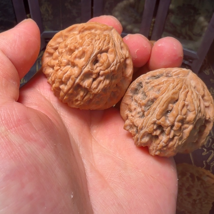 文玩核桃把件三角白40