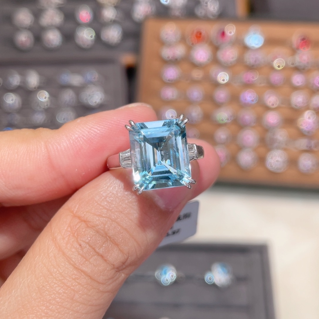 海蓝宝石戒指18K金镶嵌5.18ct 