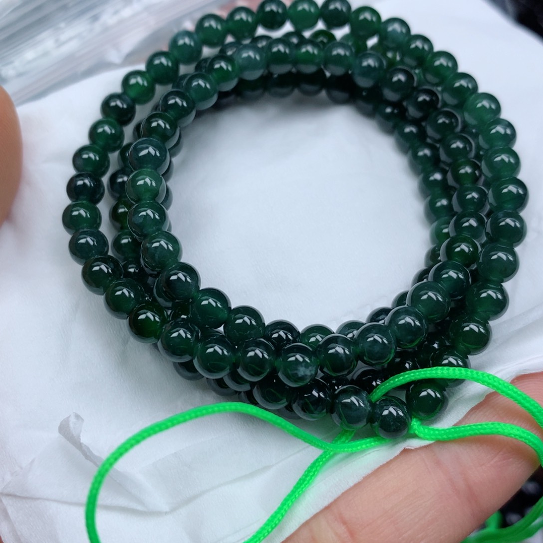 翡翠颈饰未镶嵌珠子