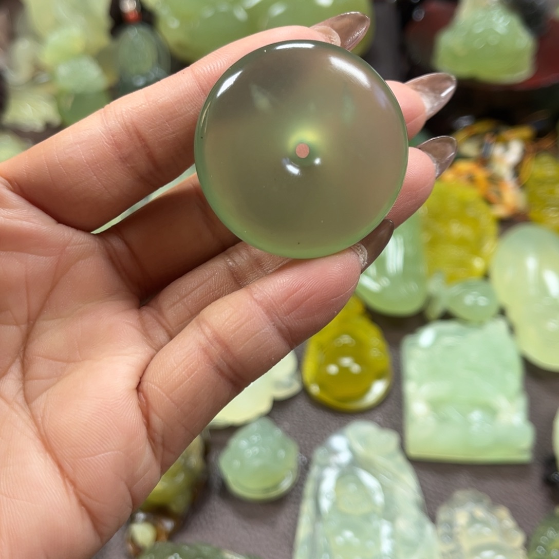 蛇纹石玉未镶嵌颈饰